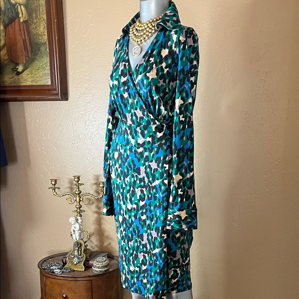 Diane Von Furstenberg Vintage And The Evolution Of The Wrap Silk Dress. SZ 8 - Picture 1 of 7